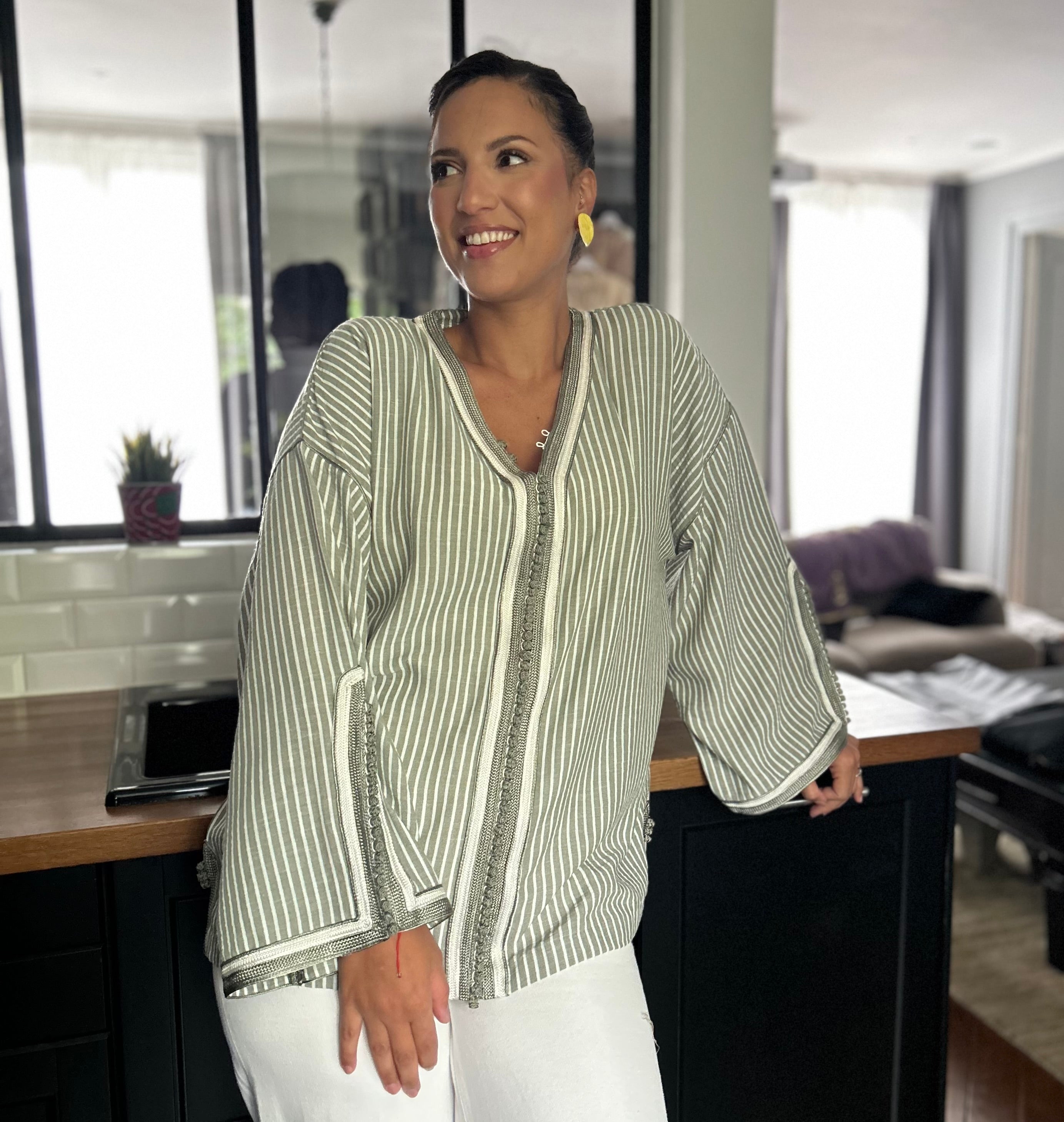 Blouse MAHYNA vert sauge col V