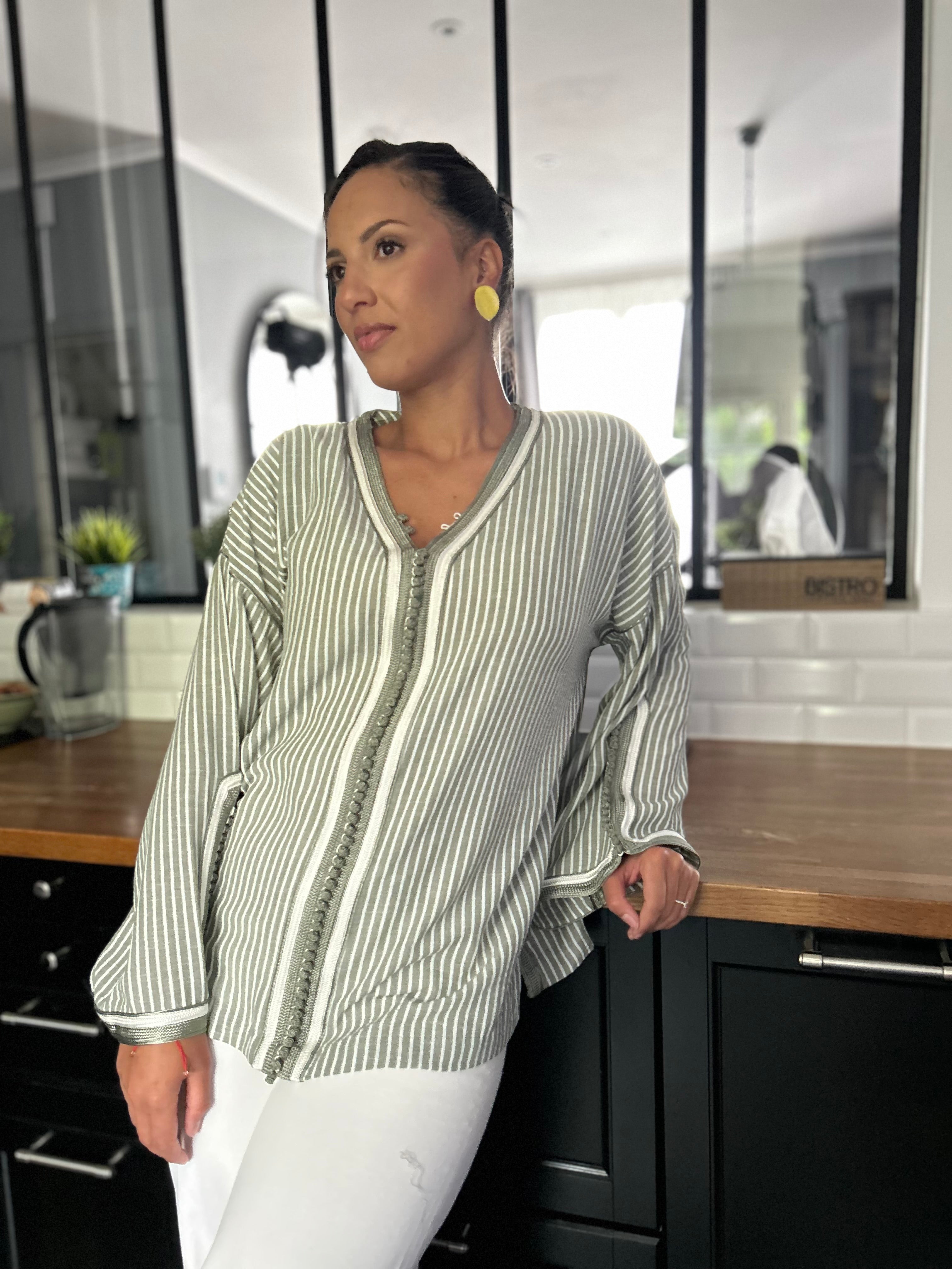 Blouse MAHYNA vert sauge col V