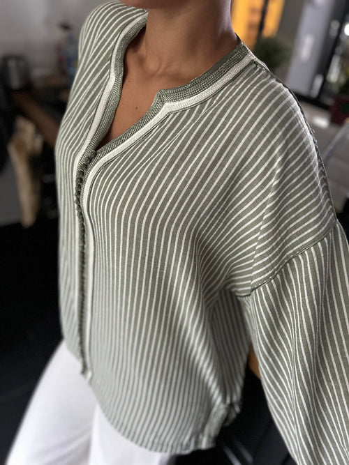 Blouse MAHYNA vert sauge col rond V